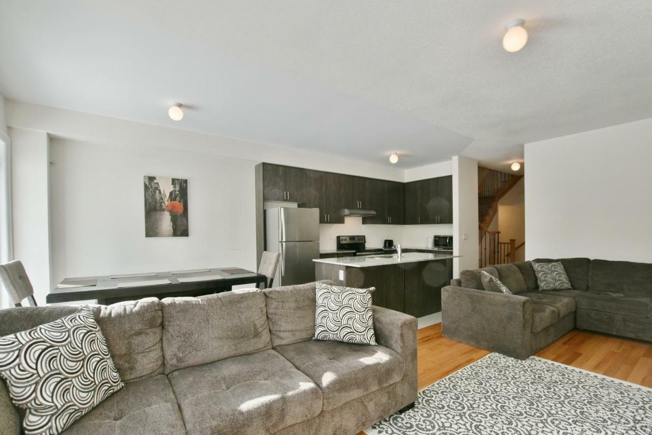 New Blue Mountain Village Snowbridge Executive Townhome Sleeps 10 With Outdoor Pool And Shuttle Nottawa Exteriér fotografie